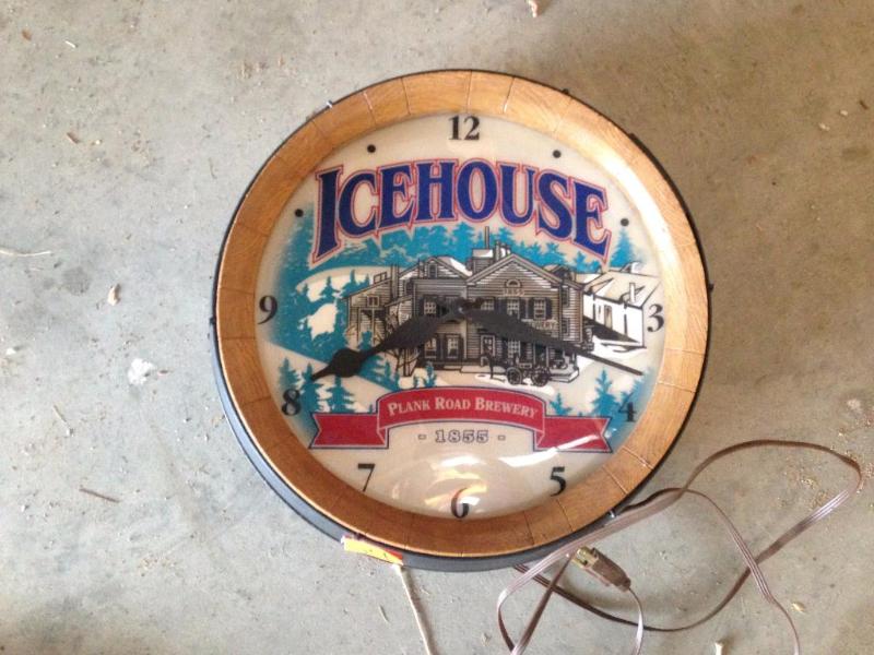 Vintage Icehouse lighted clock