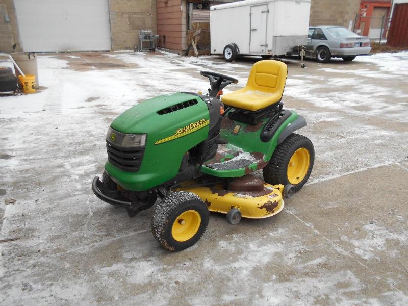 John Deere L120 Riding Lawn Mower Garden Tractor