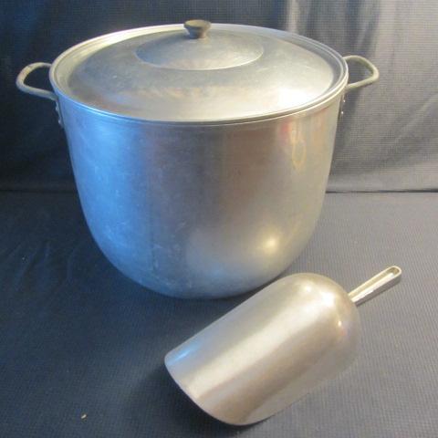 Aluminum Stock Pot & Scoop
