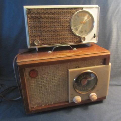 Wood & Plastic Table Radios
