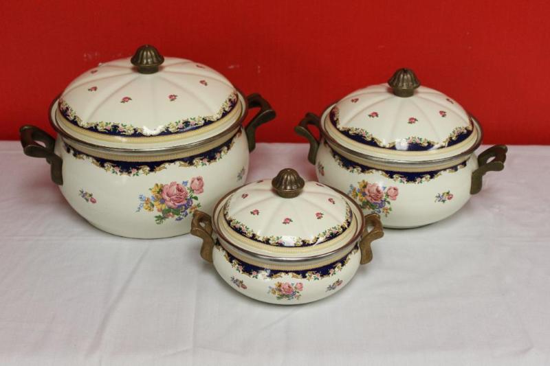 lot 10 image: Vintage Asta&nbspPorcelainEnamelware Cookin...
