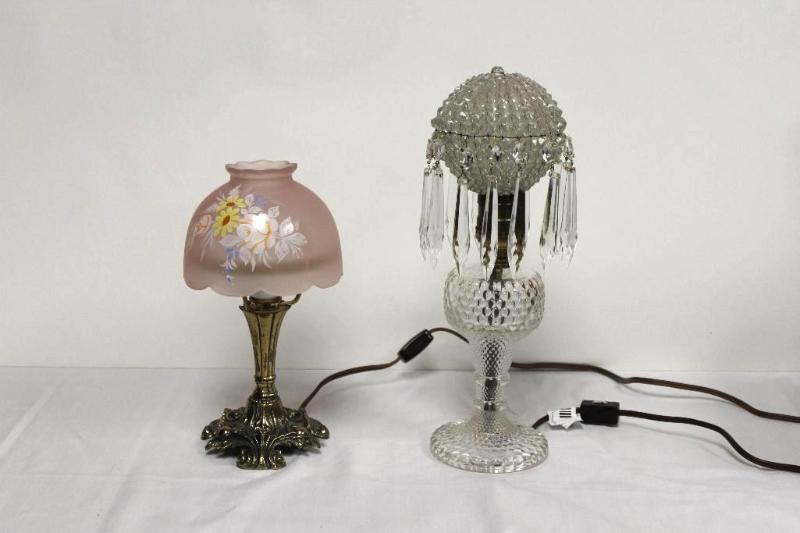 lot 19 image: 1 Genuine Crystal Antique lamp and 1 Vintage ...