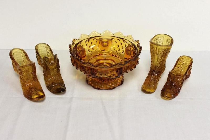 lot 4 image: 5 pieces of Fenton Glassware....