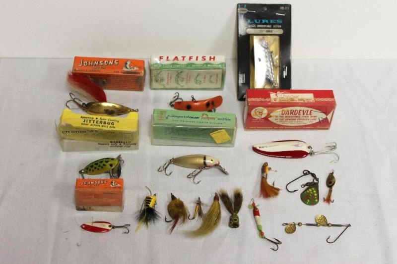 lot 41 image: Many Antique Fishing Lures&nbspJohnsons Sp...