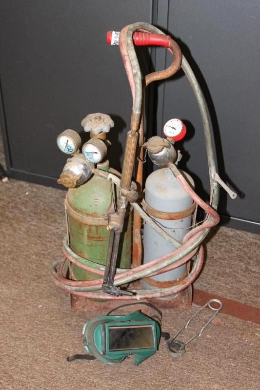 lot 48 image: Antique Welder made by Prest-O-Lite. Includes...