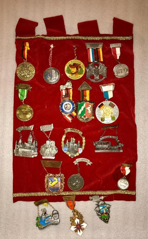 lot 4A image: Large collection of vintage German cast metal...