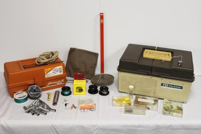lot 52 image: Large Lot of Vintage Fishing Equipment 2 Tac...