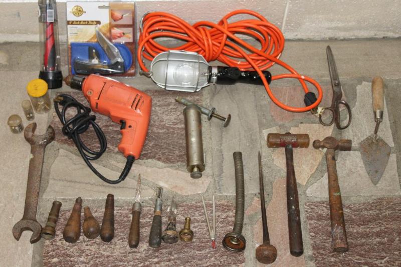 lot 54 image: Large Lot of Vintage&nbspand some New Tools....