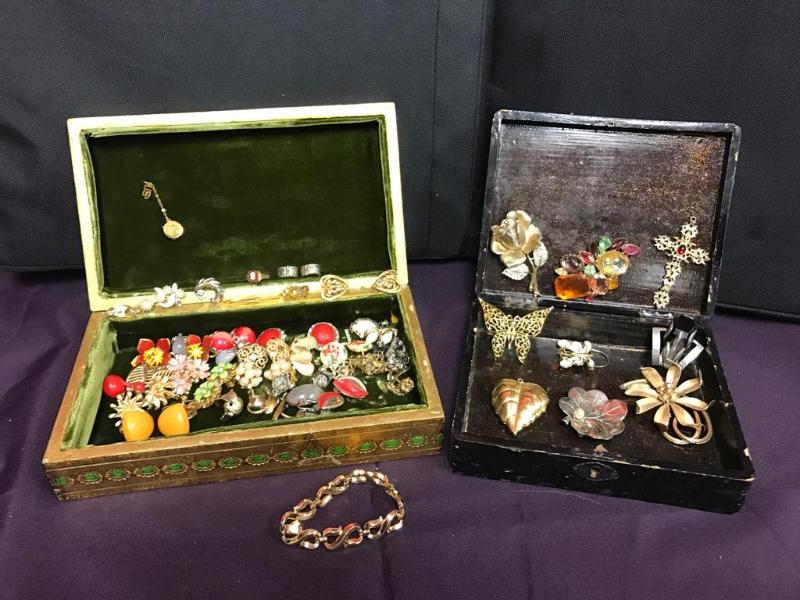 lot 5D image: To antique jewelry boxes filled with vintage ...