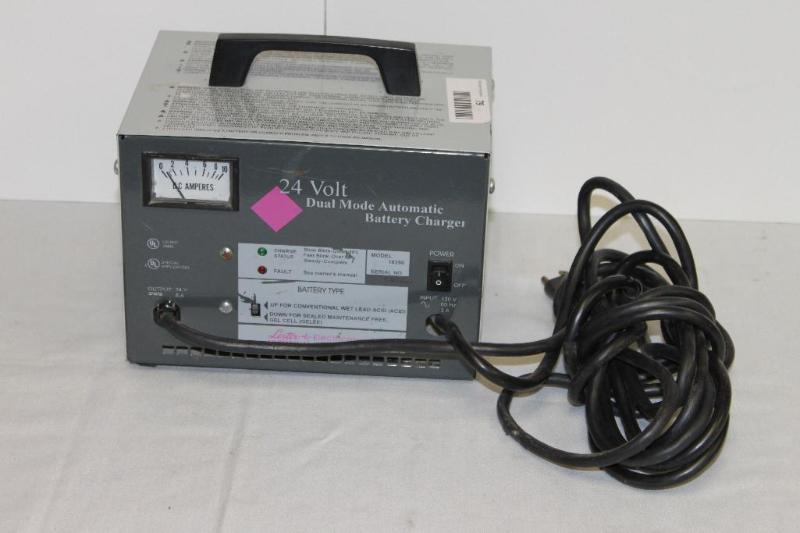 lot 79 image: 24 Volt Dual Mode Automatic Battery Charger w...