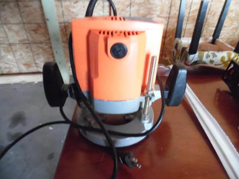 Chicago Tools 1 34 HP plunge router. &nbspW...