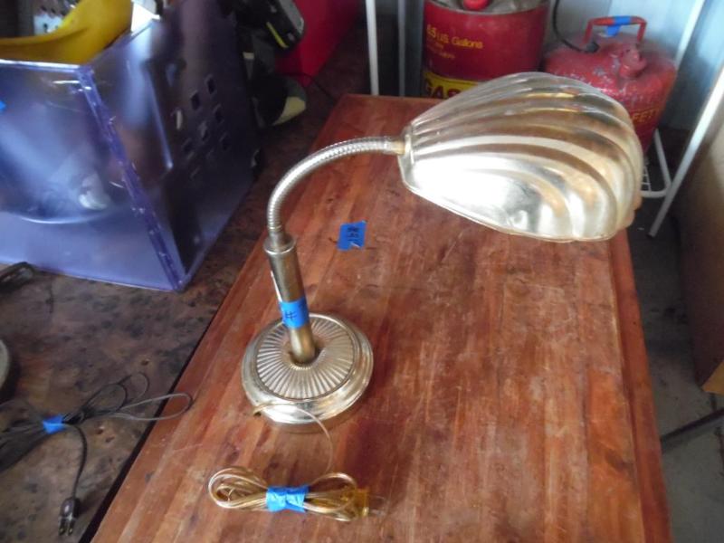Shell desk lamp, works...