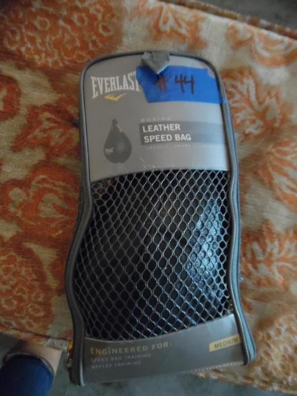 Everlast leather speed bag, appears new....