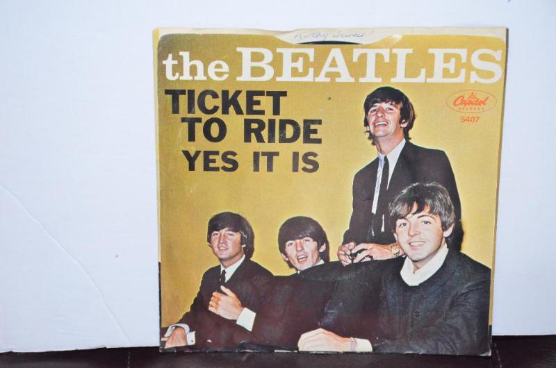 lot 33 image: Capitol Records The Beatles Yes it Is and ...