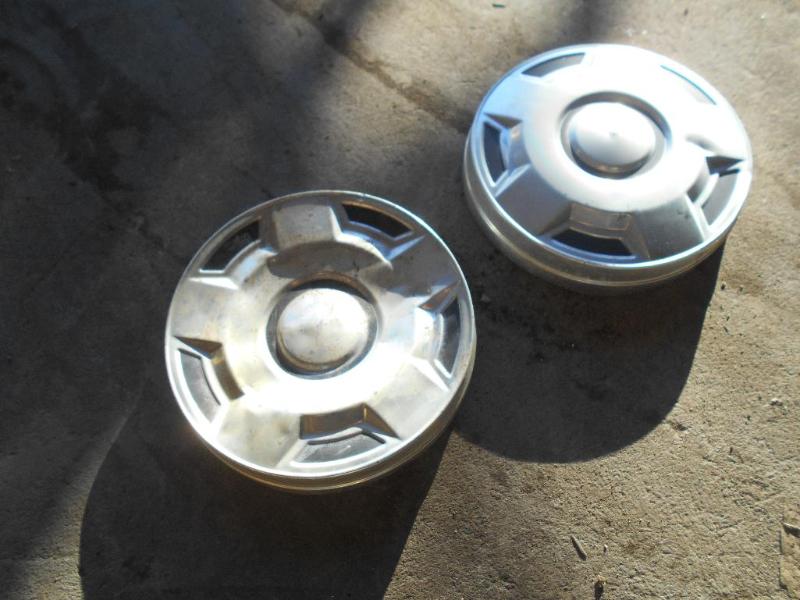 lot 15 image: Set of 2 Hubcaps.