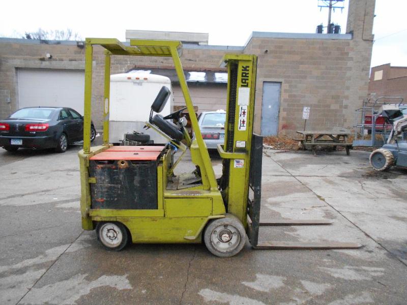 lot 3 image: Clark EC500-40F Electric Forklift. 28 Height. Works. NO RESERVE