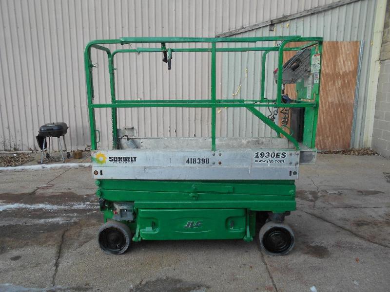 lot 5 image: JLG 1930-ES Scissorlift. Runs, Drives and Lifts. 19 Working Height.