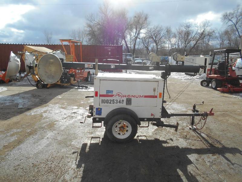 lot 7 image: 2012 Magnum MLT3060M Light Tower Generator Trailer. Runs.