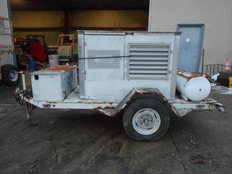lot 9 image: Onan 20.OES  LP Gas  Propane Powered Generator Trailer. Turns over