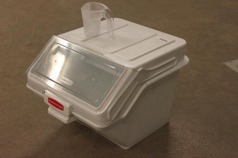 lot 7 image: Rubbermaid Shelf Dry StorageIngredient ...