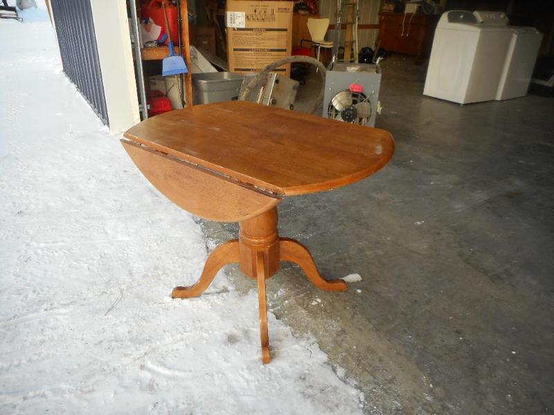 lot 10 image: Table