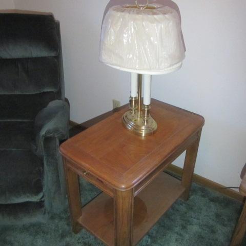 lot 12 image: Oak Lamp Table & Lamp