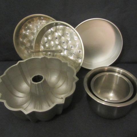 lot 123 image: Cake Pans, Stainless Bowls