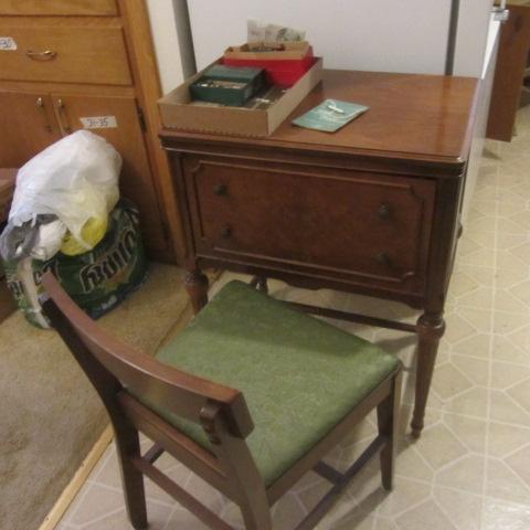 lot 13 image: Cabinet Sewing Machine