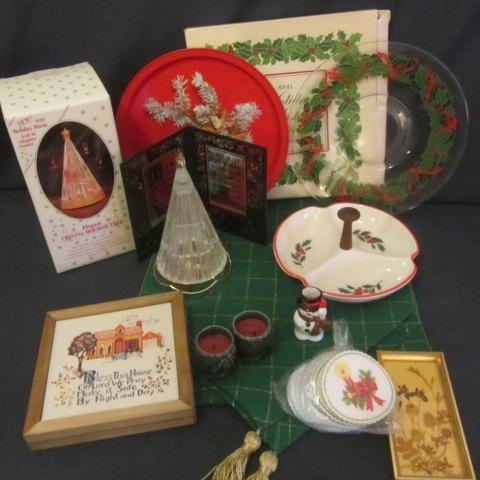 lot 142 image: Holiday Serving Pieces