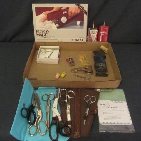 lot 149 image: Singer Button Magic, Sew Strate, Notions