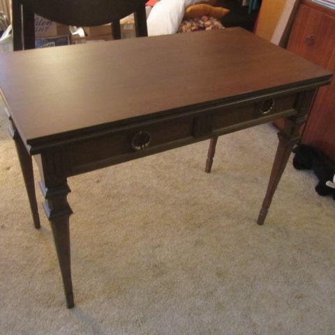 lot 15 image: Extensole Table