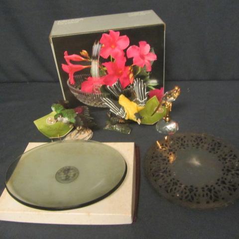 lot 159 image: Crystal Basket, Moto Birds, Tray & Trivet