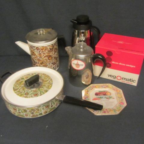 lot 162 image: Fry Pan, Coffee Makers, Chopper