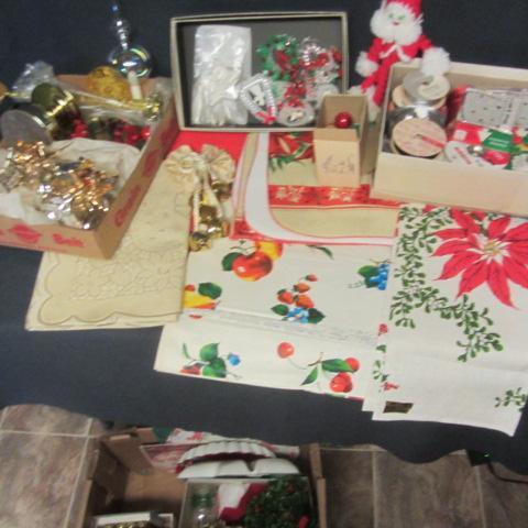 lot 193 image: Holiday Tablecloths, Vintage Decorations