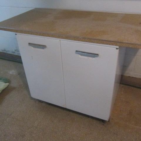 lot 200 image: Vintage Enamel Cabinet