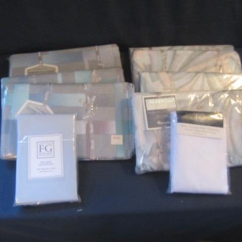 lot 209 image: Twin Bed Sheets, King Pillow Cases