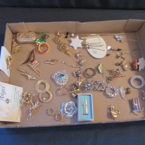 lot 219 image: Ladies Costume Jewelry, Hat & Lapel Pins