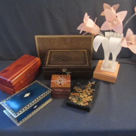 lot 224 image: Jewelry Boxes, Dot Art Coasters