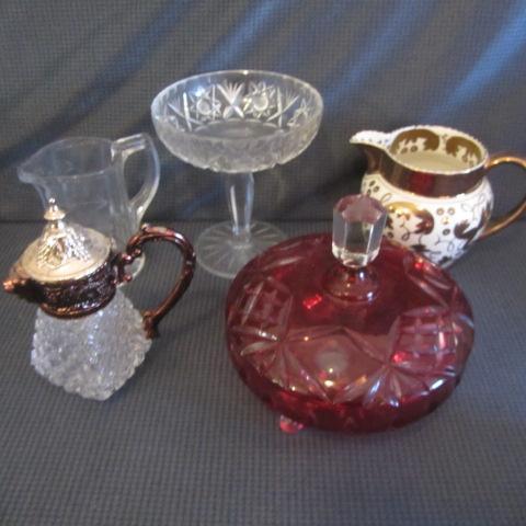 lot 25 image: Wedgewood, Lion Syrup, Ruby Flash