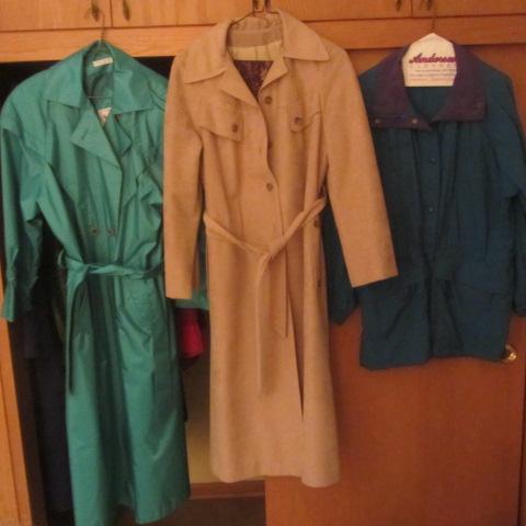 lot 259 image: Ladies Rain & Faux Suede Coats