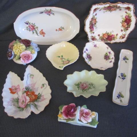 lot 29 image: Nut Dishes, Bone China Flowers