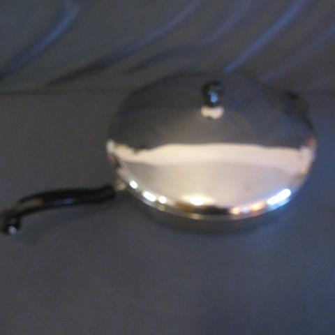 lot 35 image: Farberware Skillet