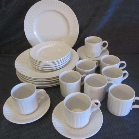 lot 37 image: Meakin Dinnerware