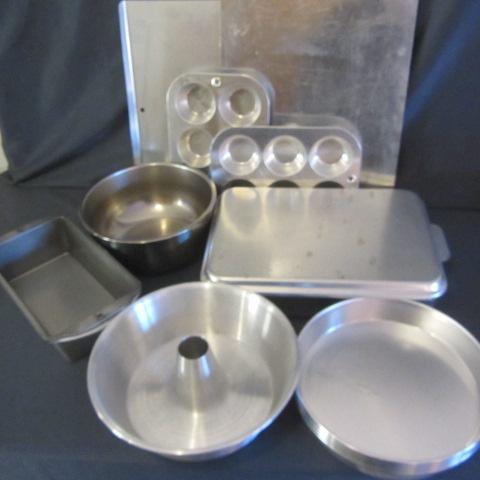 lot 40 image: Baking Pans