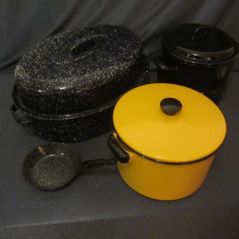 lot 57 image: Roaster & Enamelware