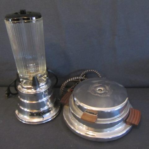 lot 71 image: Waring Blender, Waffle Iron