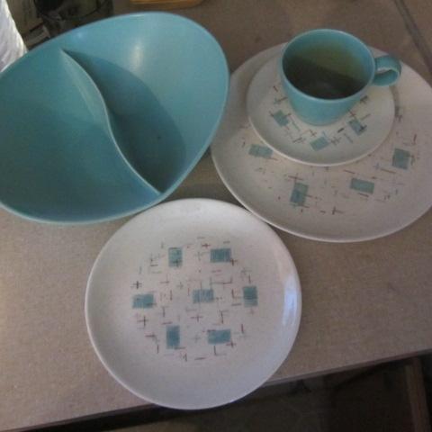 lot 73 image: Vernonware Dinnerware