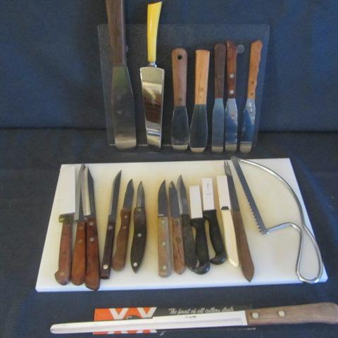 lot 93 image: Paring Knives, Spreaders, Cutting Boards