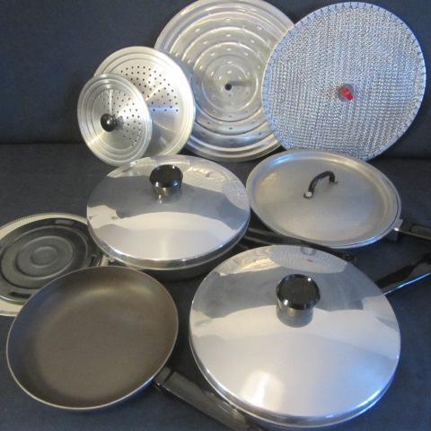 lot 95 image: New Fry Pans, Fry Screen & Steam Lid