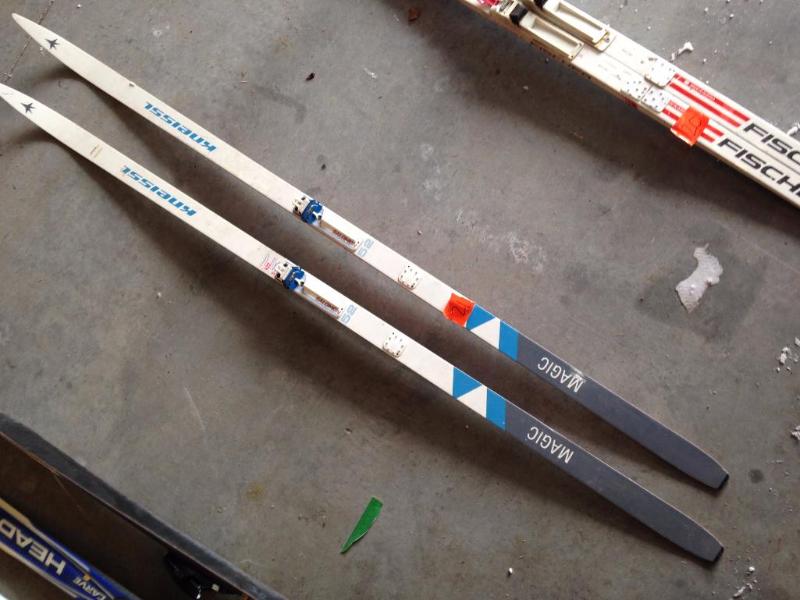 Cross country skis